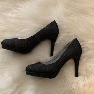 Black glitter heel pumps